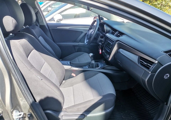 Toyota Avensis cena 61900 przebieg: 120200, rok produkcji 2017 z Okonek małe 121